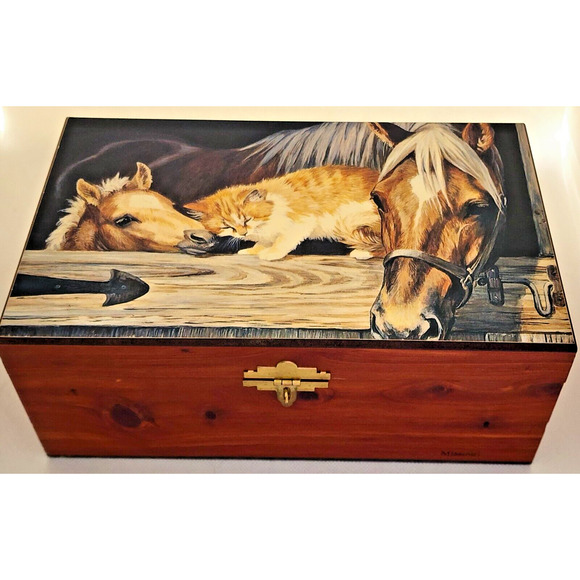 CEDAR KEEPSAKE/JEWELRY BOX-Red Cedar inside & out-Stable with Horses & Barn Cat - Picture 1 of 14
